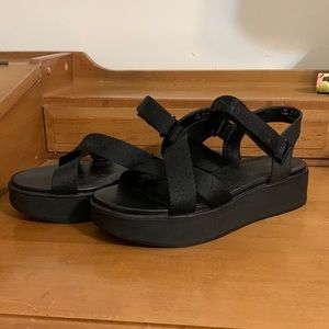 Naturalizer strapey sandals NWOT